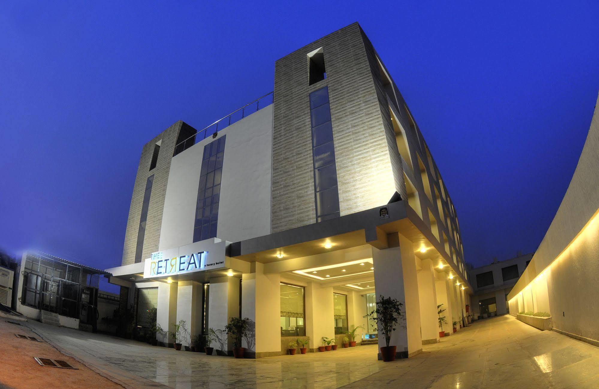 The Retreat Hotel Agra  Exterior photo